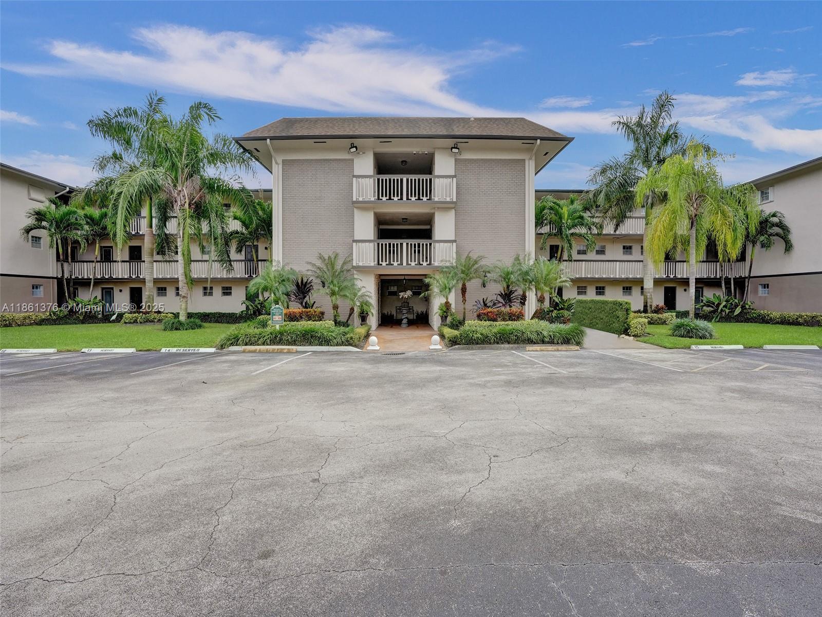 HILLCREST COUNTRY CLUB AP - Residential