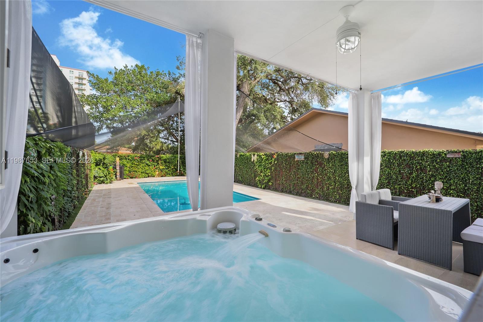 MIAMI SUBURBAN ACRES - Residential