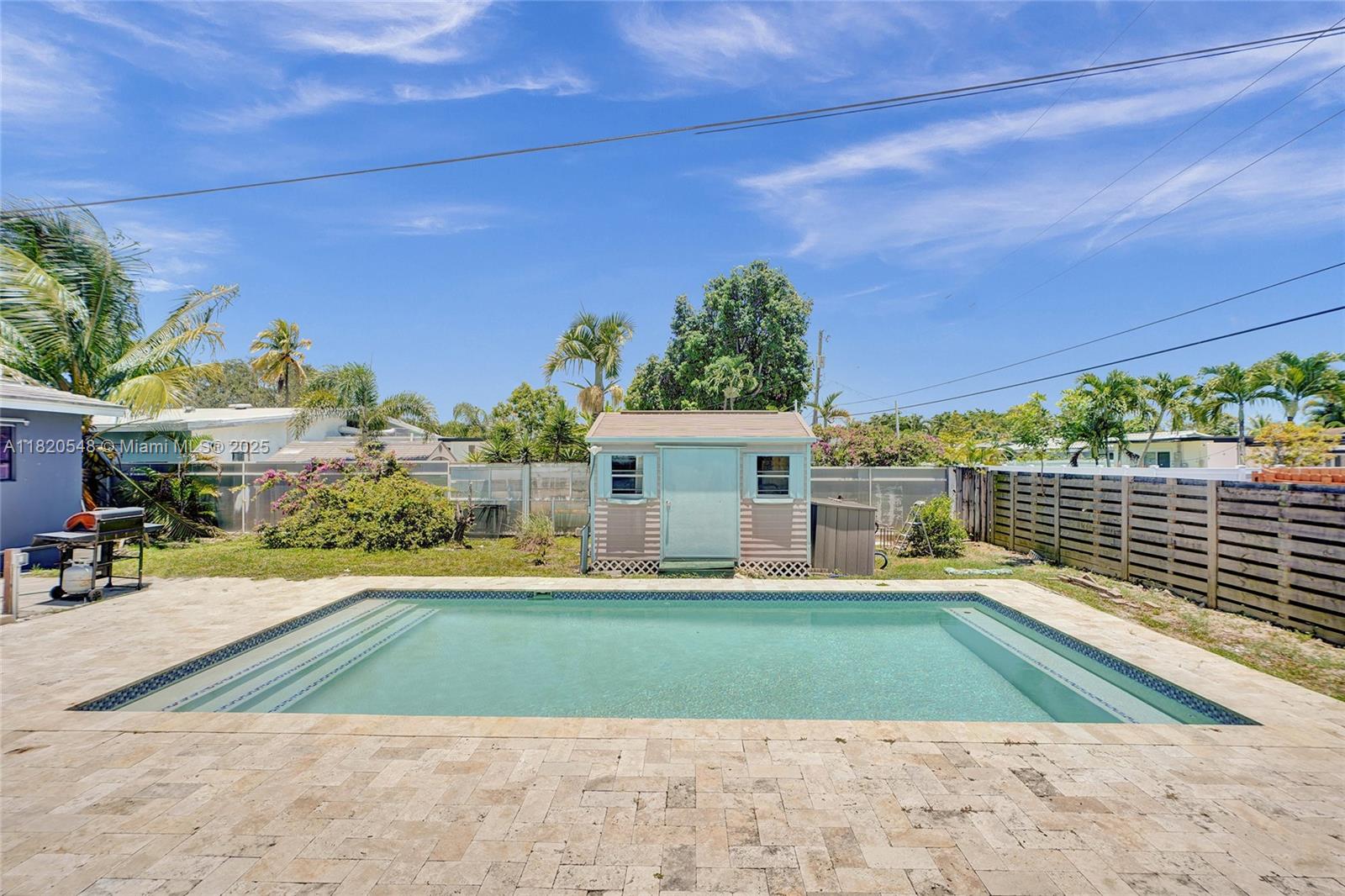 HOLLYWOOD HILLS - Residential