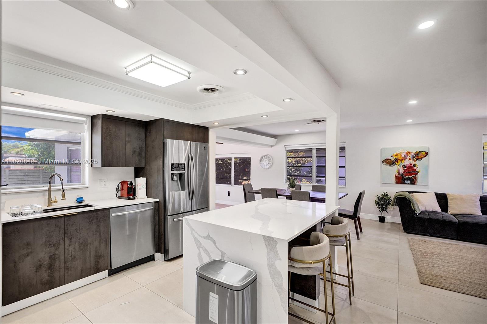 HOLLYWOOD HILLS - Residential