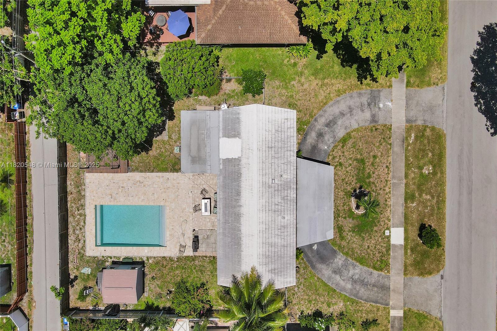 HOLLYWOOD HILLS - Residential