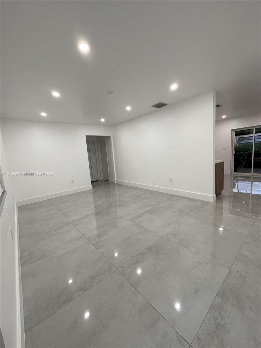 SILVER BLUFF GARDENS - Residential Lease