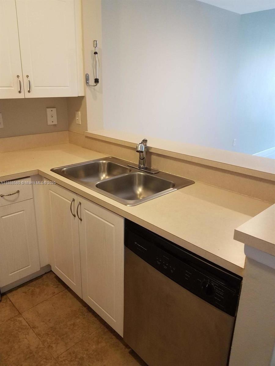 PALM LAKE CONDO - Residential