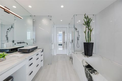 Tiny photo for 2900 NE 7th Ave #4003, Miami, FL 33137 (MLS # A12002567)