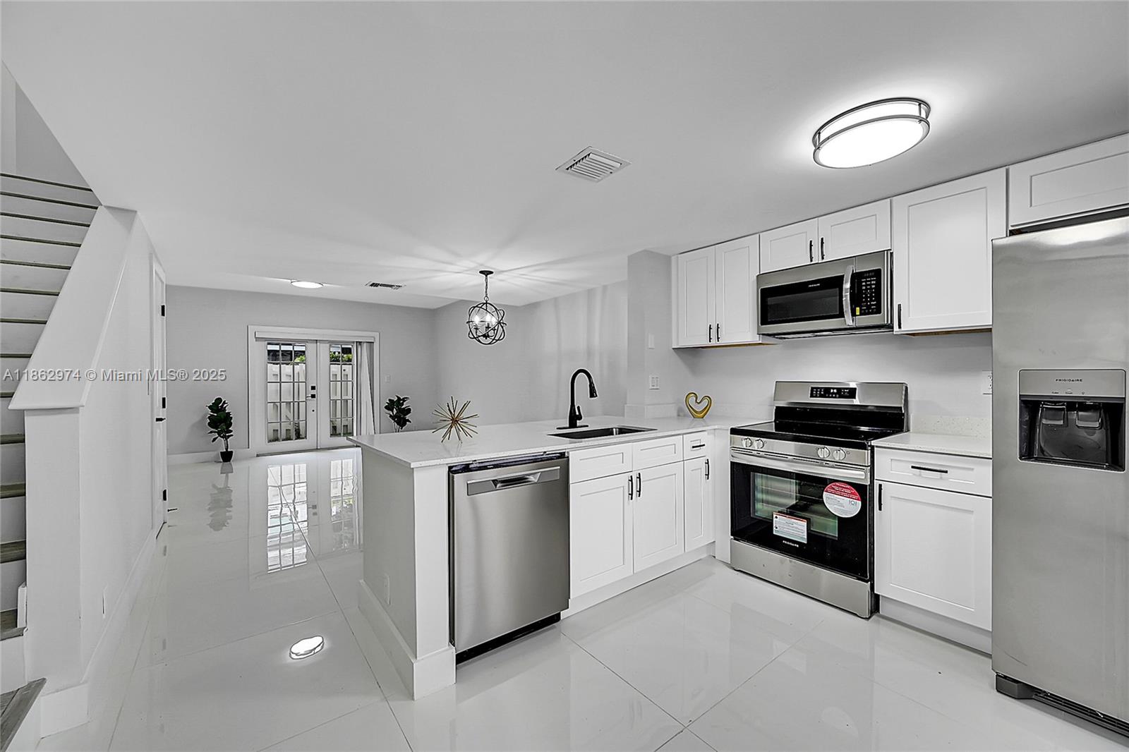 SUN HARBOUR - Residential