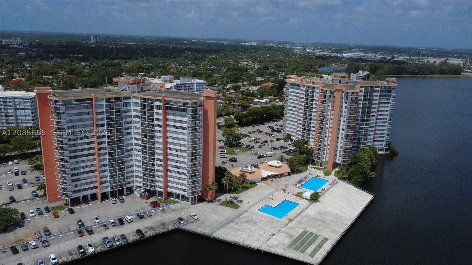 1351 NE Miami Gardens Dr 422E