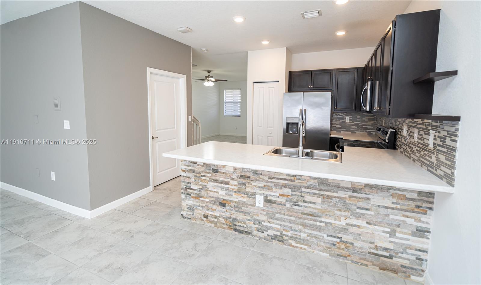 COCO PALM VILLAS - Residential