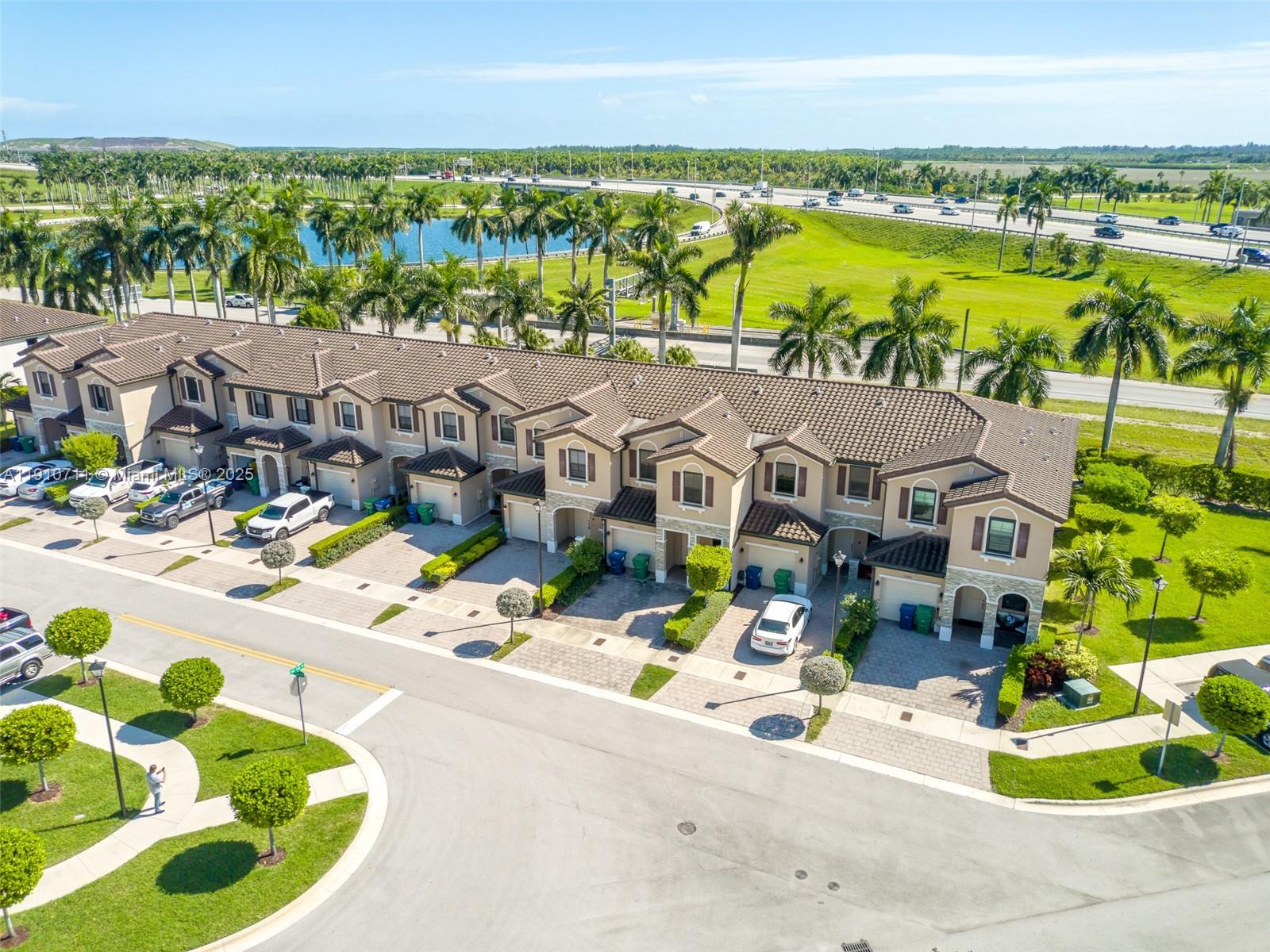 COCO PALM VILLAS - Residential