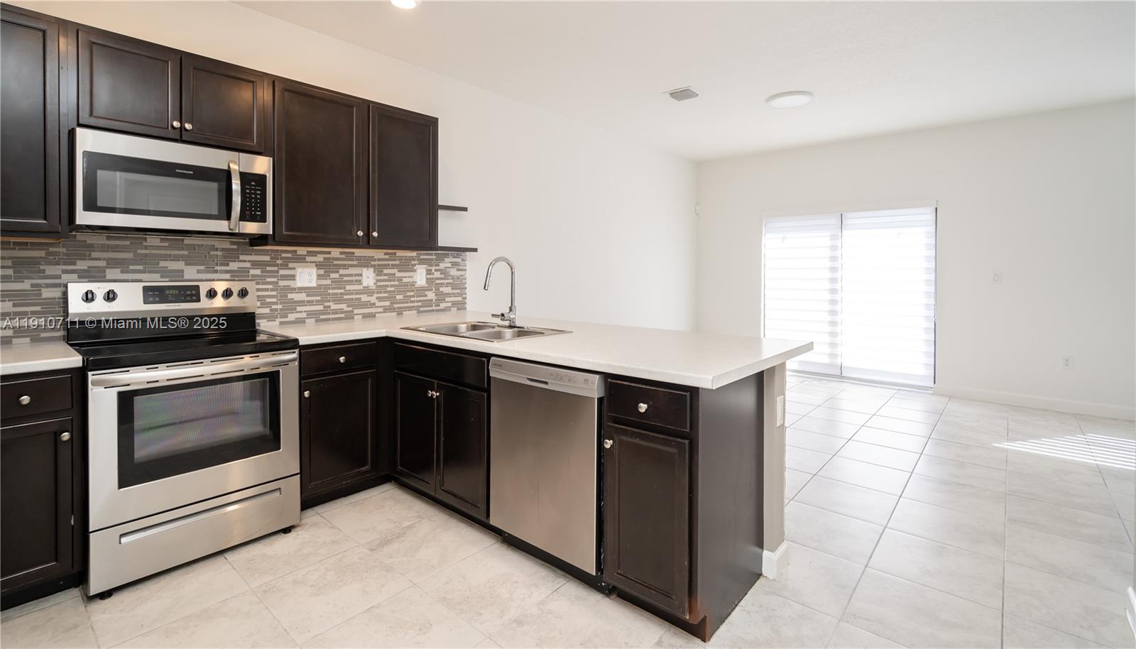 COCO PALM VILLAS - Residential