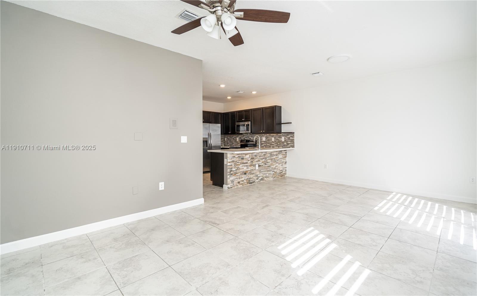 COCO PALM VILLAS - Residential