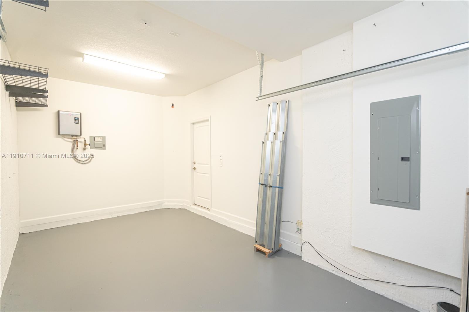 COCO PALM VILLAS - Residential