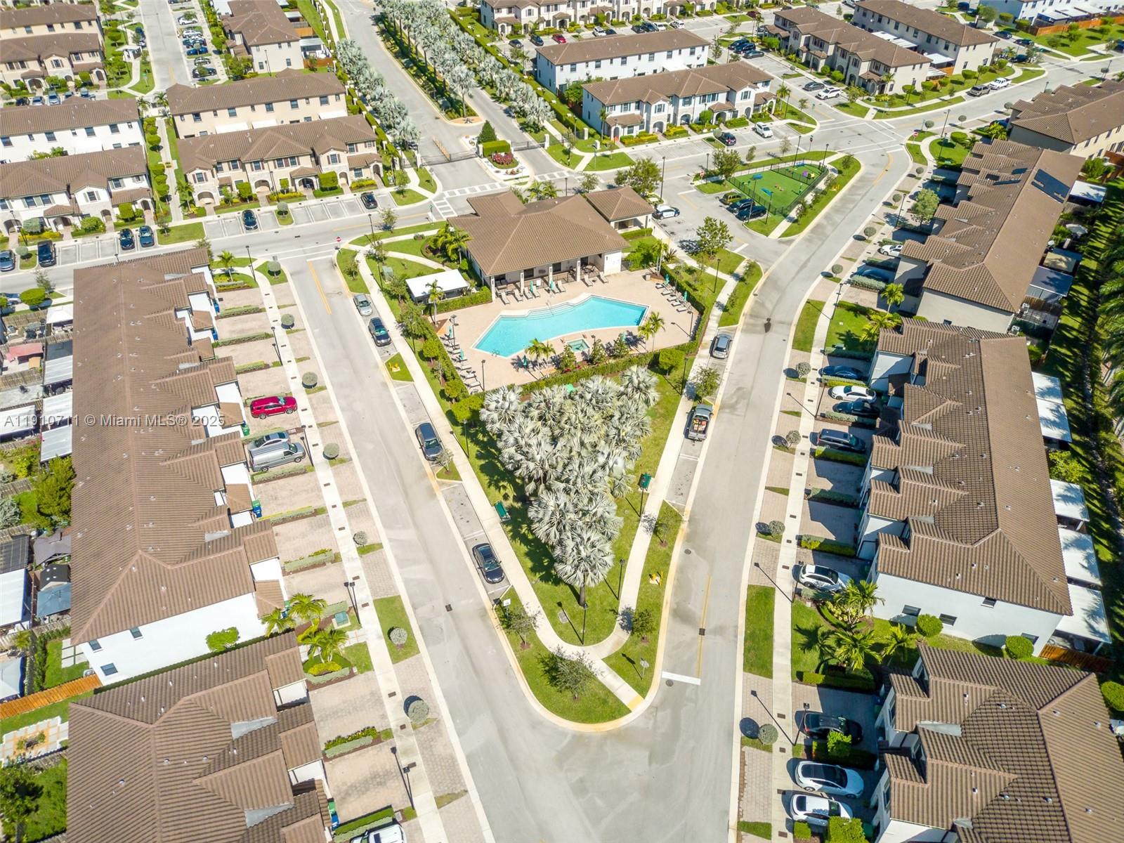 COCO PALM VILLAS - Residential