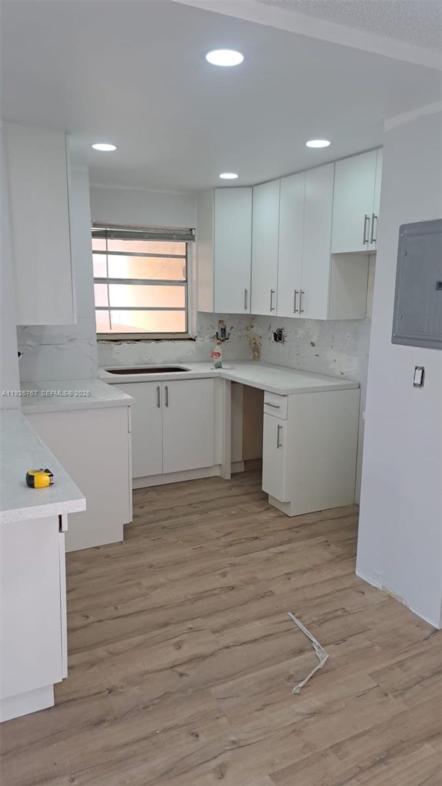 remodeled apartment , brand new 2/2 in a great area. Close to everything. Two parking spaces available.l; Easy  to show, on lockbox. Kitchen back splash and counter top in white quartz, appliances in steel. 
 Submit offers compliting back ground check MY RENTAL , easy and cheap.credit report, credit score, 2 previous landlords info, picture id, proof of incomes.
I m not available on Saturday until 8 pm, leave a message or text and i ll be back to you as soon as possible after 8 p