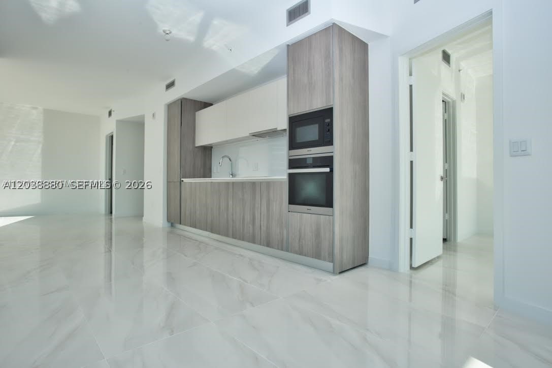 2900 NE 7th Avenue 1109