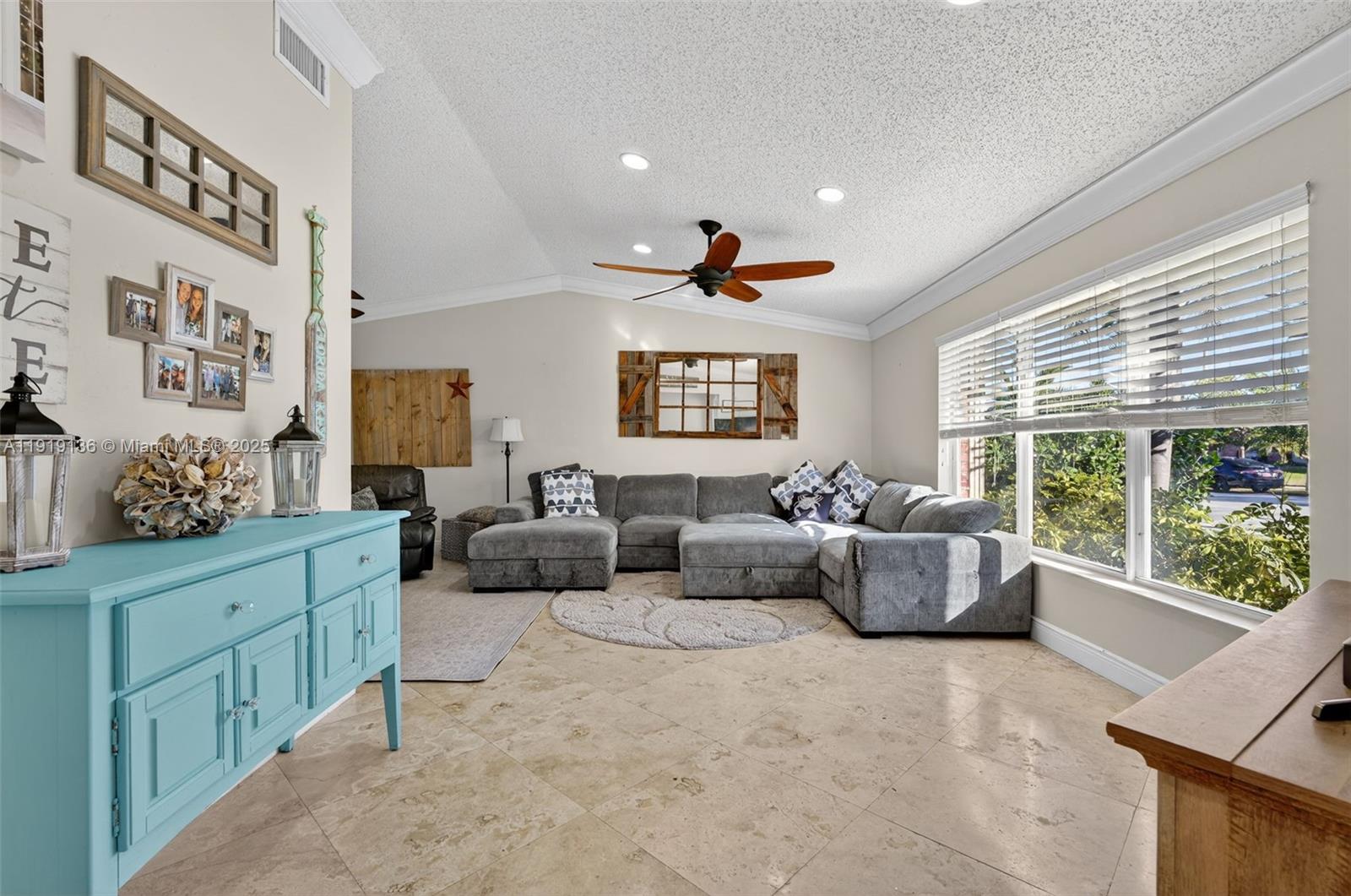 CRYSTAL HEIGHTS - Residential