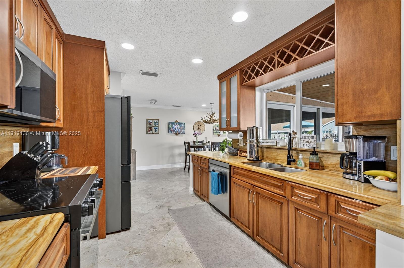 CRYSTAL HEIGHTS - Residential