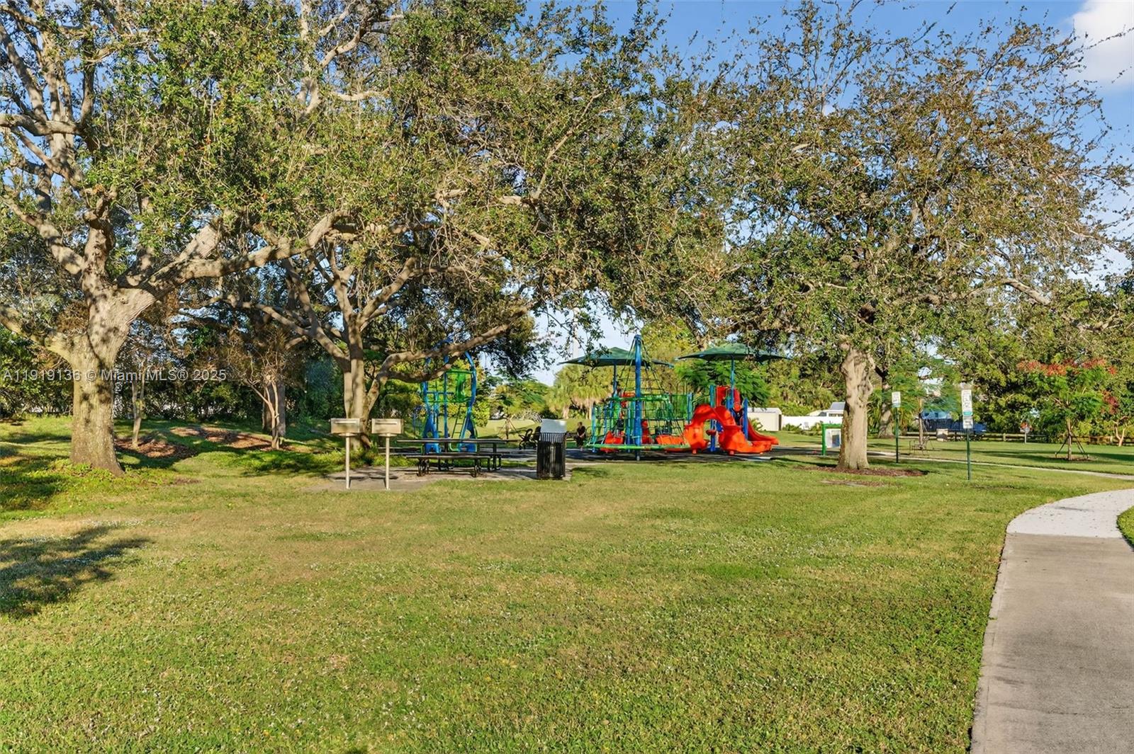 CRYSTAL HEIGHTS - Residential