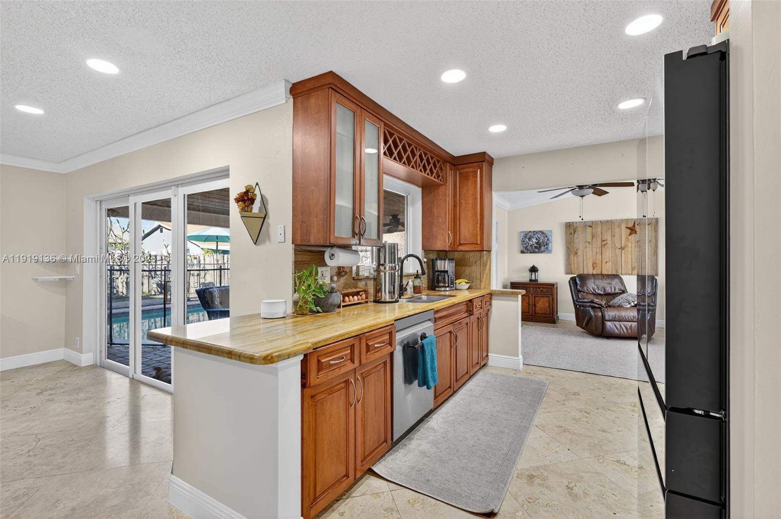 CRYSTAL HEIGHTS - Residential