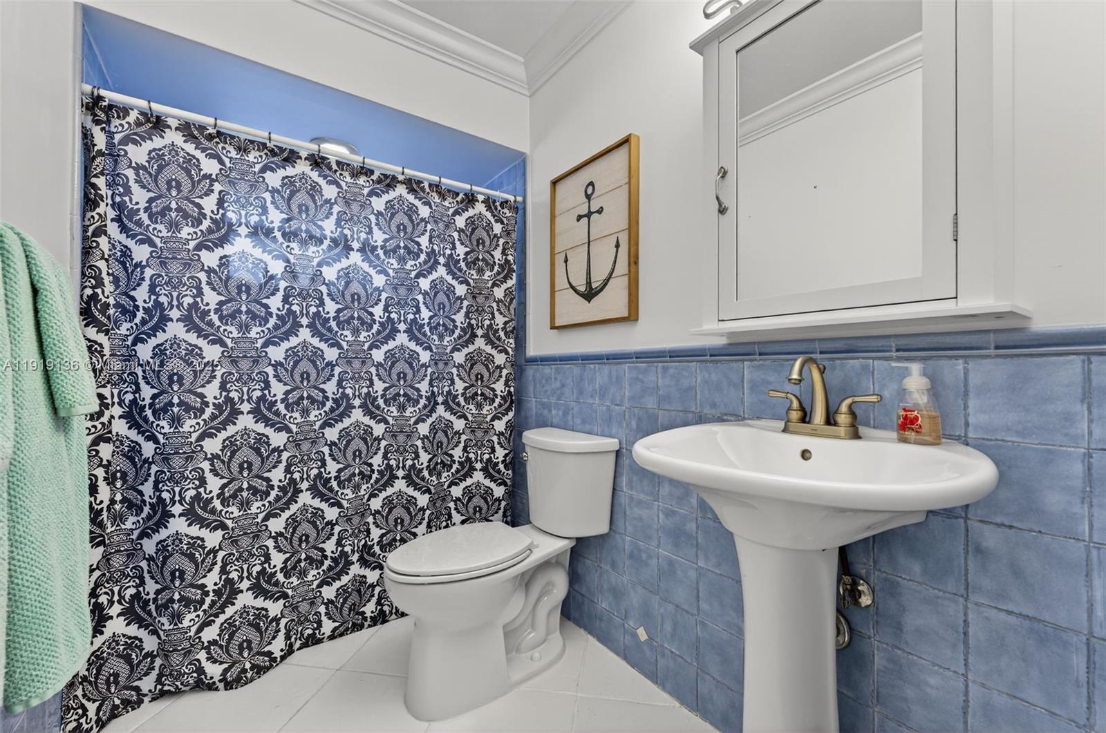 CRYSTAL HEIGHTS - Residential