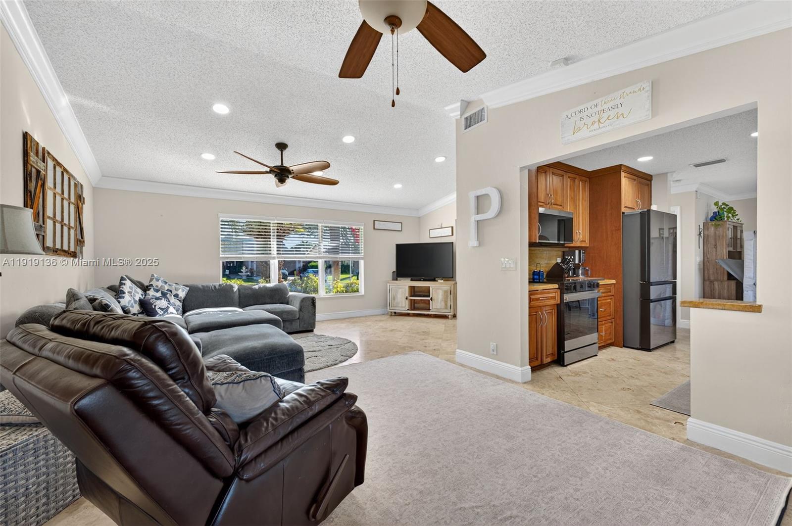 CRYSTAL HEIGHTS - Residential