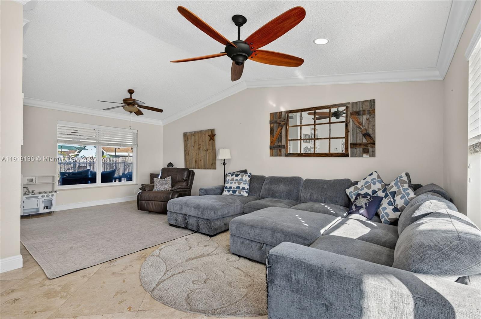 CRYSTAL HEIGHTS - Residential