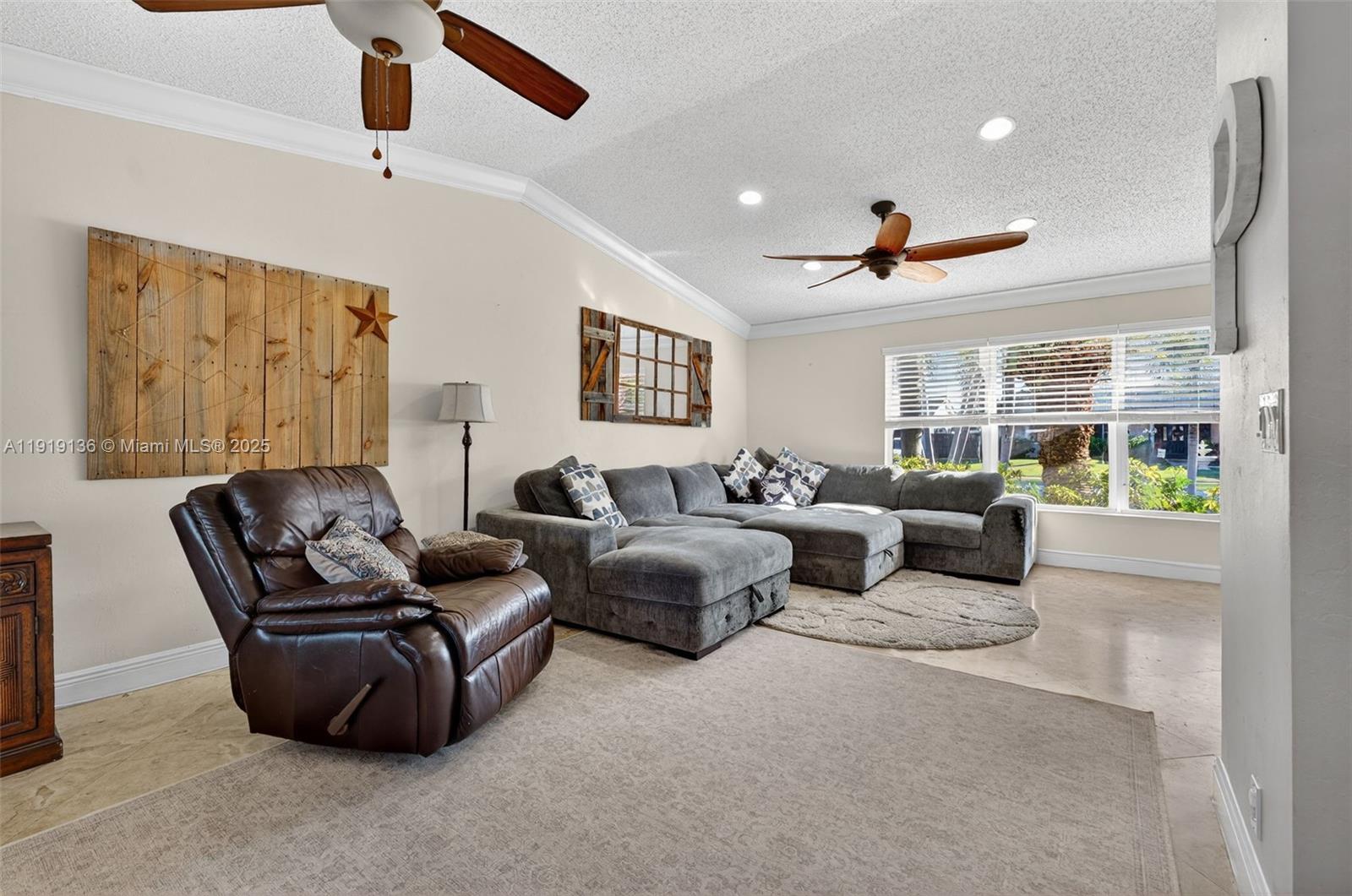 CRYSTAL HEIGHTS - Residential