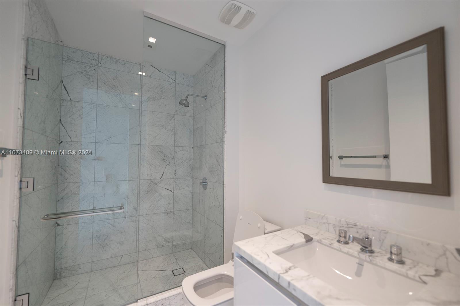 JADE SIGNATURE CONDO - Residential