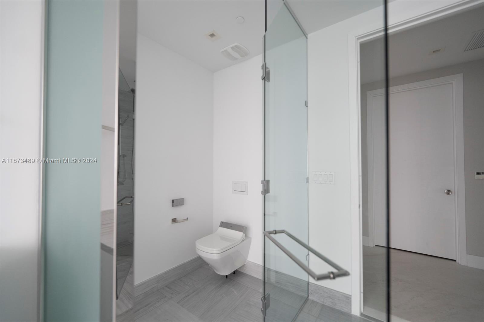 JADE SIGNATURE CONDO - Residential