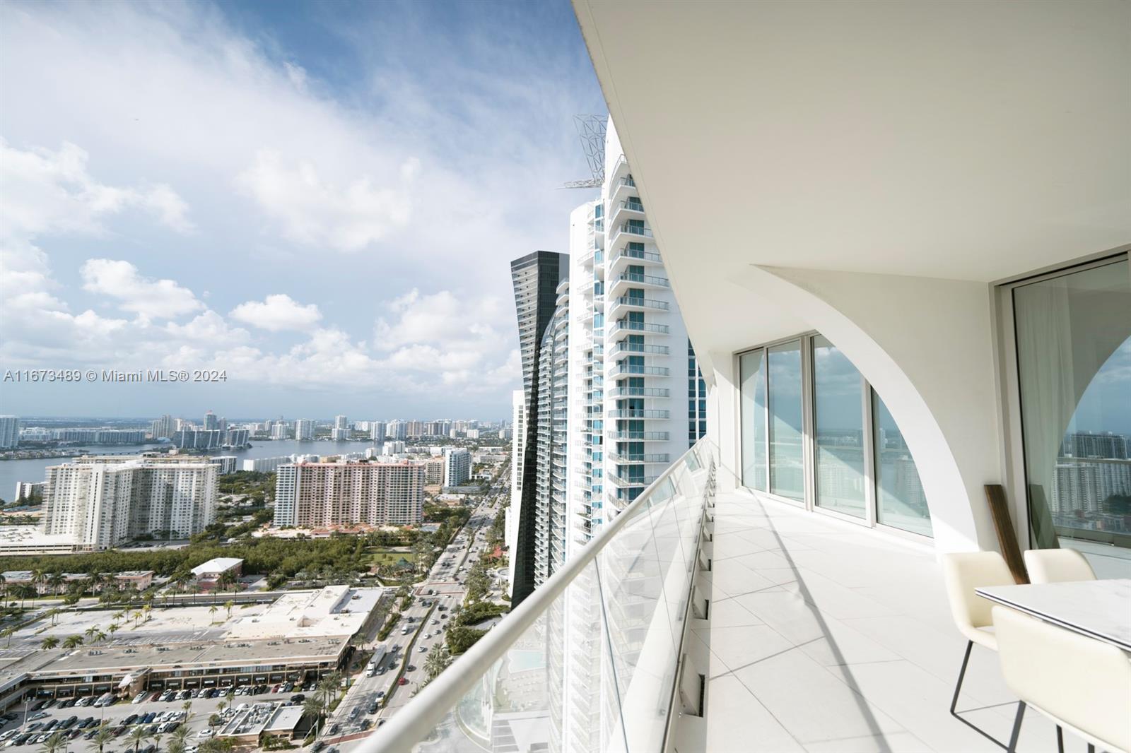 JADE SIGNATURE CONDO - Residential