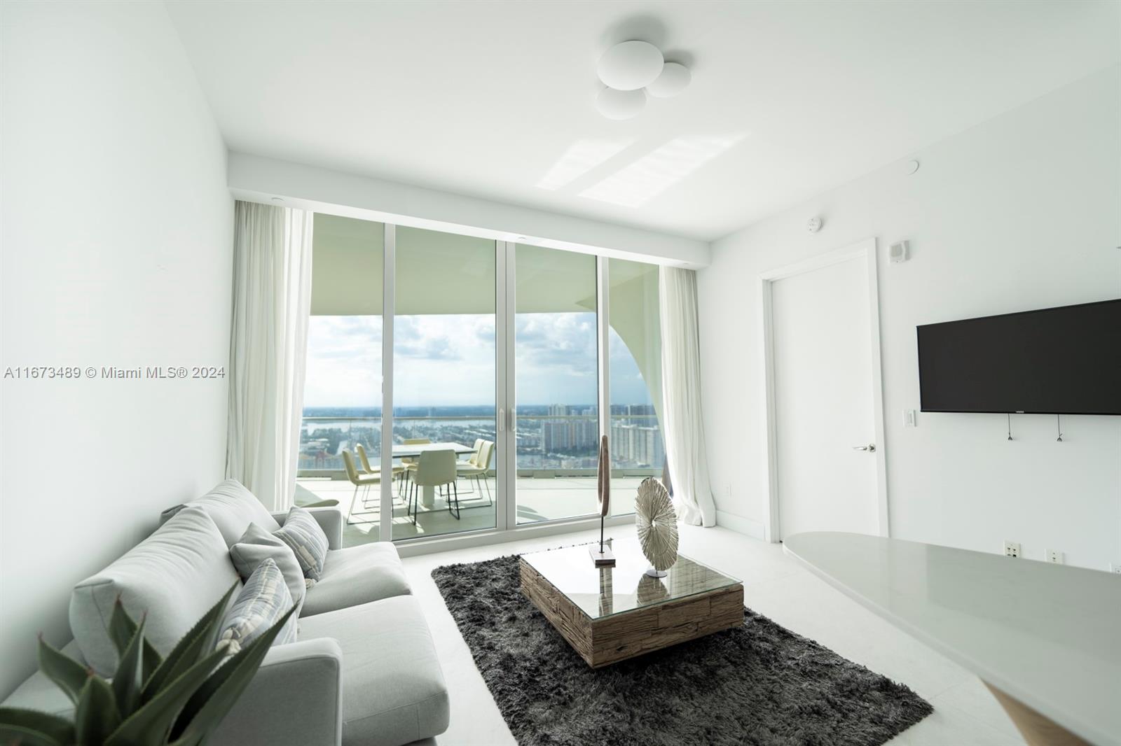 JADE SIGNATURE CONDO - Residential