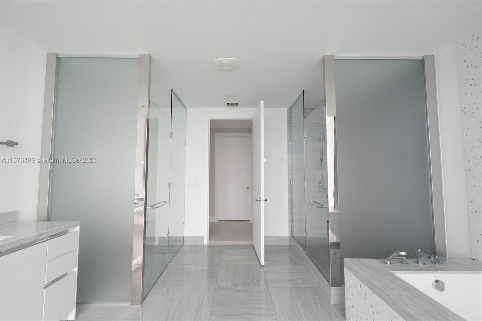 JADE SIGNATURE CONDO - Residential