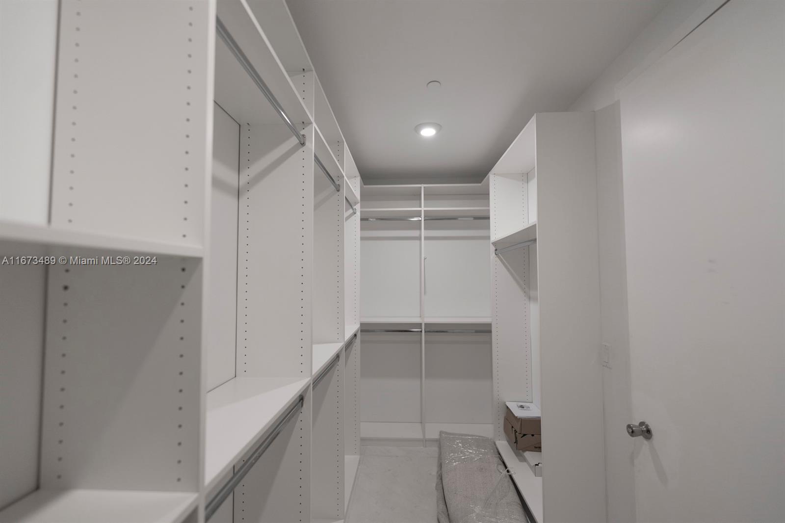 JADE SIGNATURE CONDO - Residential