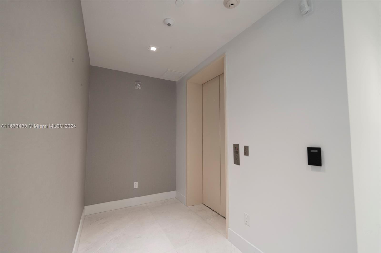 JADE SIGNATURE CONDO - Residential