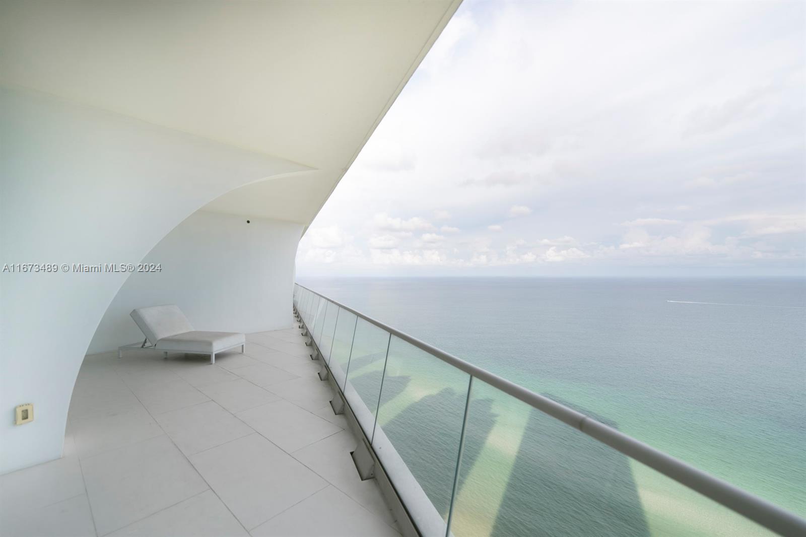 JADE SIGNATURE CONDO - Residential