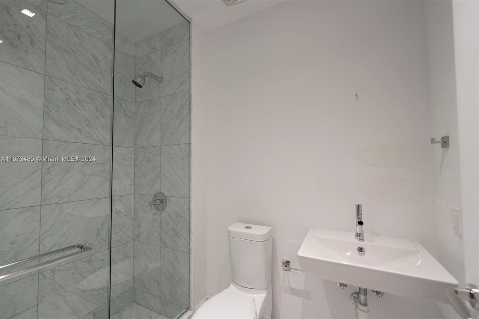 JADE SIGNATURE CONDO - Residential