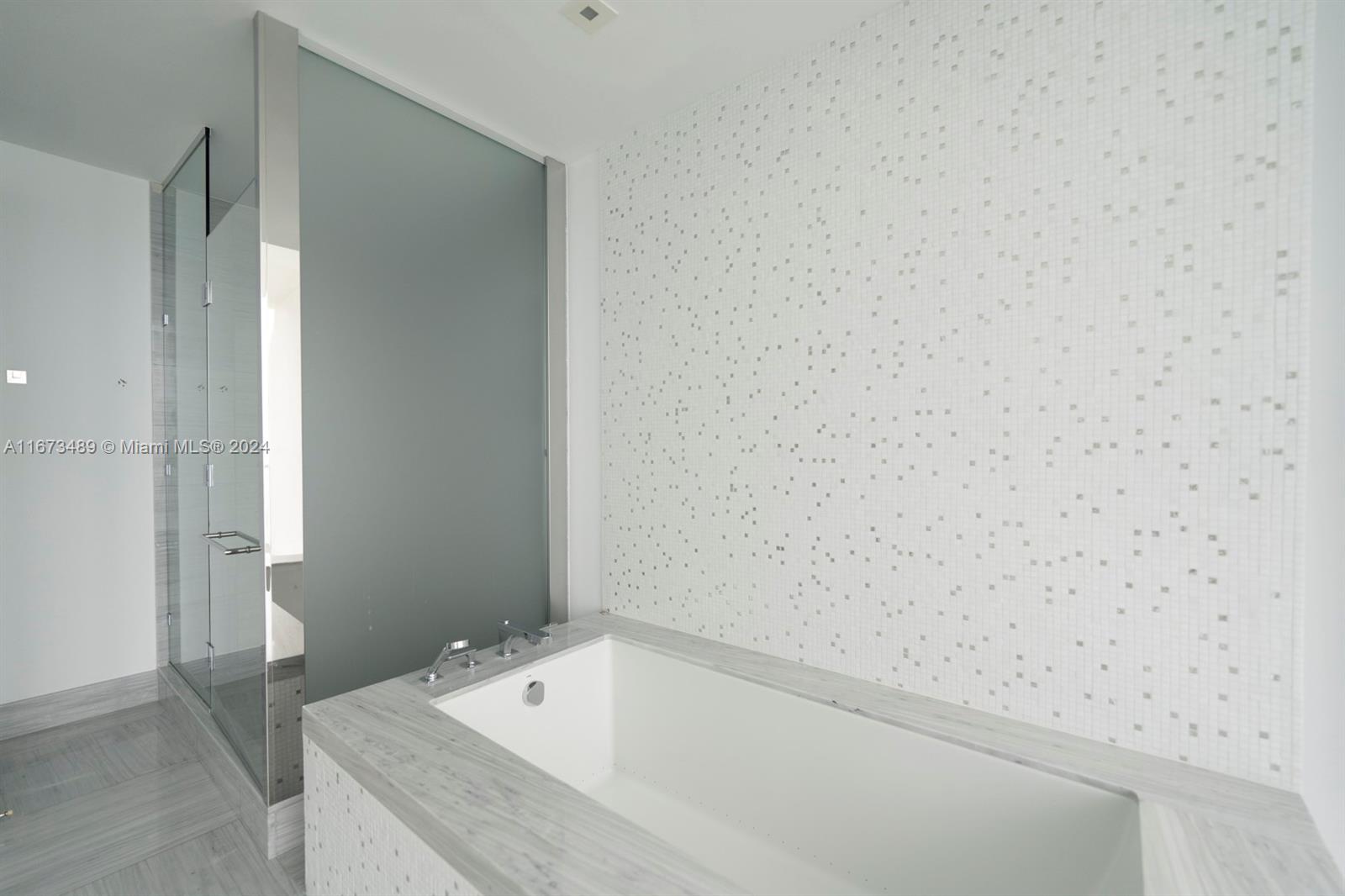 JADE SIGNATURE CONDO - Residential