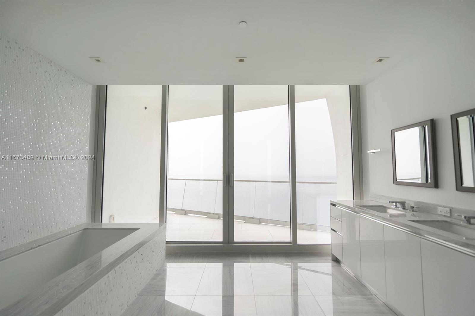 JADE SIGNATURE CONDO - Residential