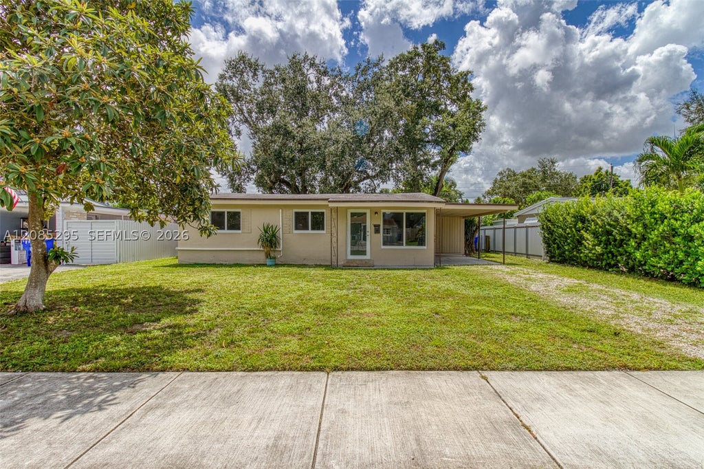 Photo of 6634 Atlanta St, Hollywood, FL 33024 (MLS # A12085295)