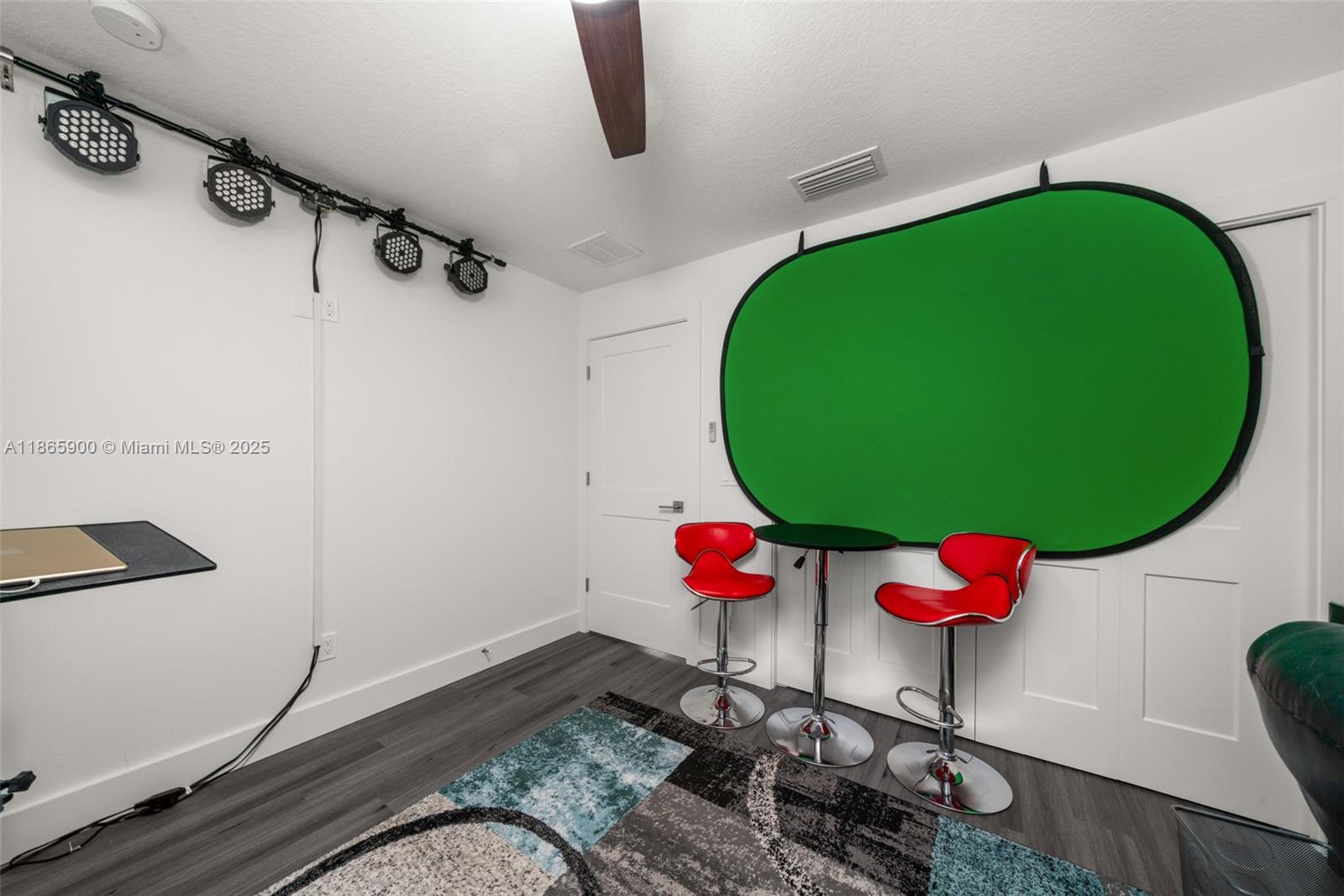 SUN N LAKE - Residential