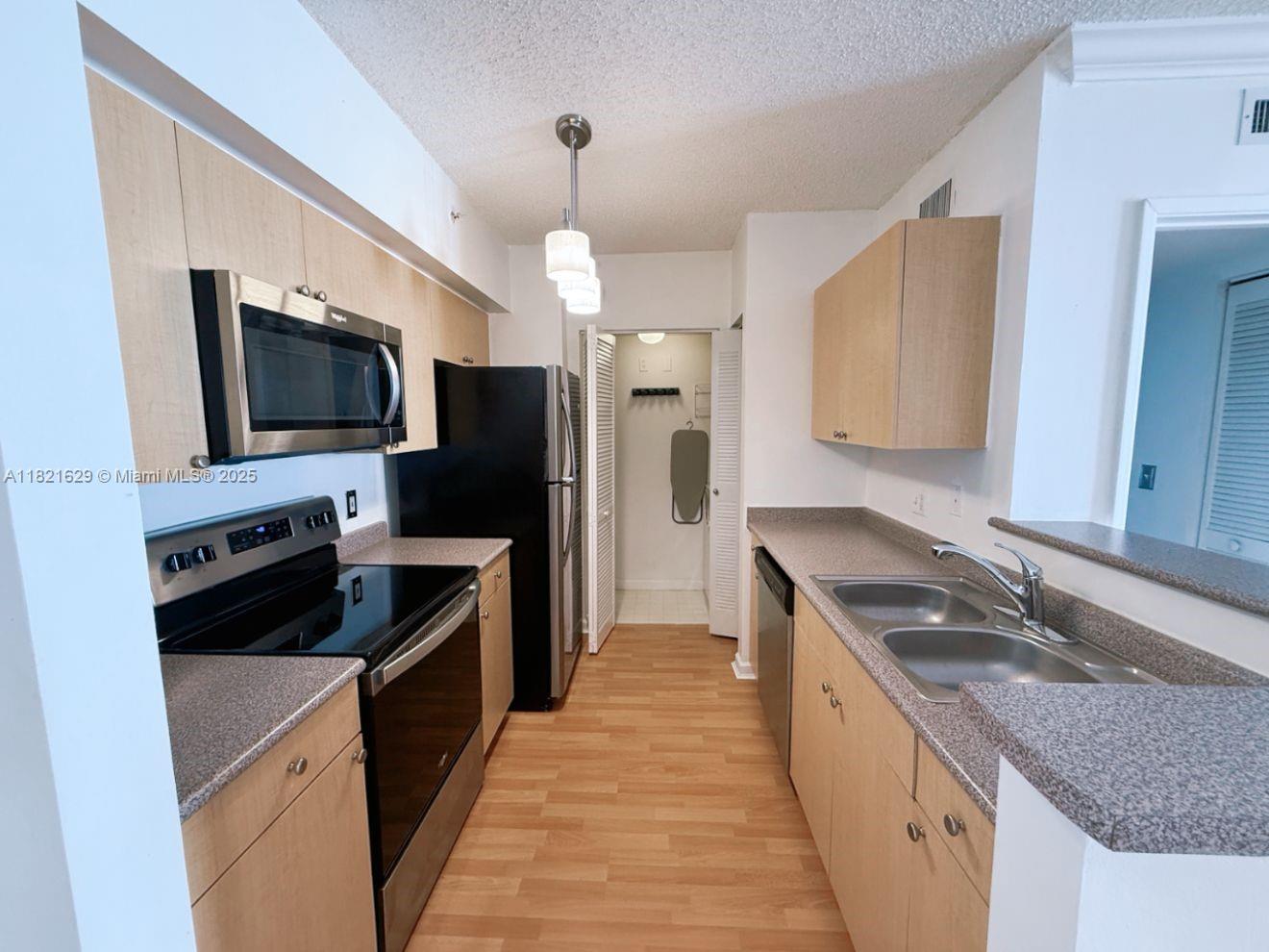 Spacious 1BD/1BA unit, located in the heart of Downtown Hollywood. This bright 6th-floor unit features high ceilings, open layout, walk-in closets, French balcony, in-unit washer/dryer, and modern fully equipped kitchen with all needed appliances. Gated community with resort-style pool, hot tub, gym, BBQ area and assigned parking. Walk to restaurants, shops, Young Circle Park, and minutes to Hollywood Beach, I-95, and airport. Available for yearly lease. No smoking. Quick approval process.