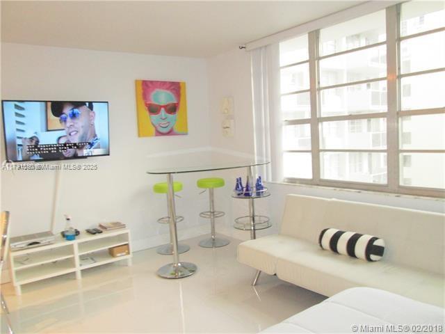 THE DECOPLAGE CONDO - Residential Lease