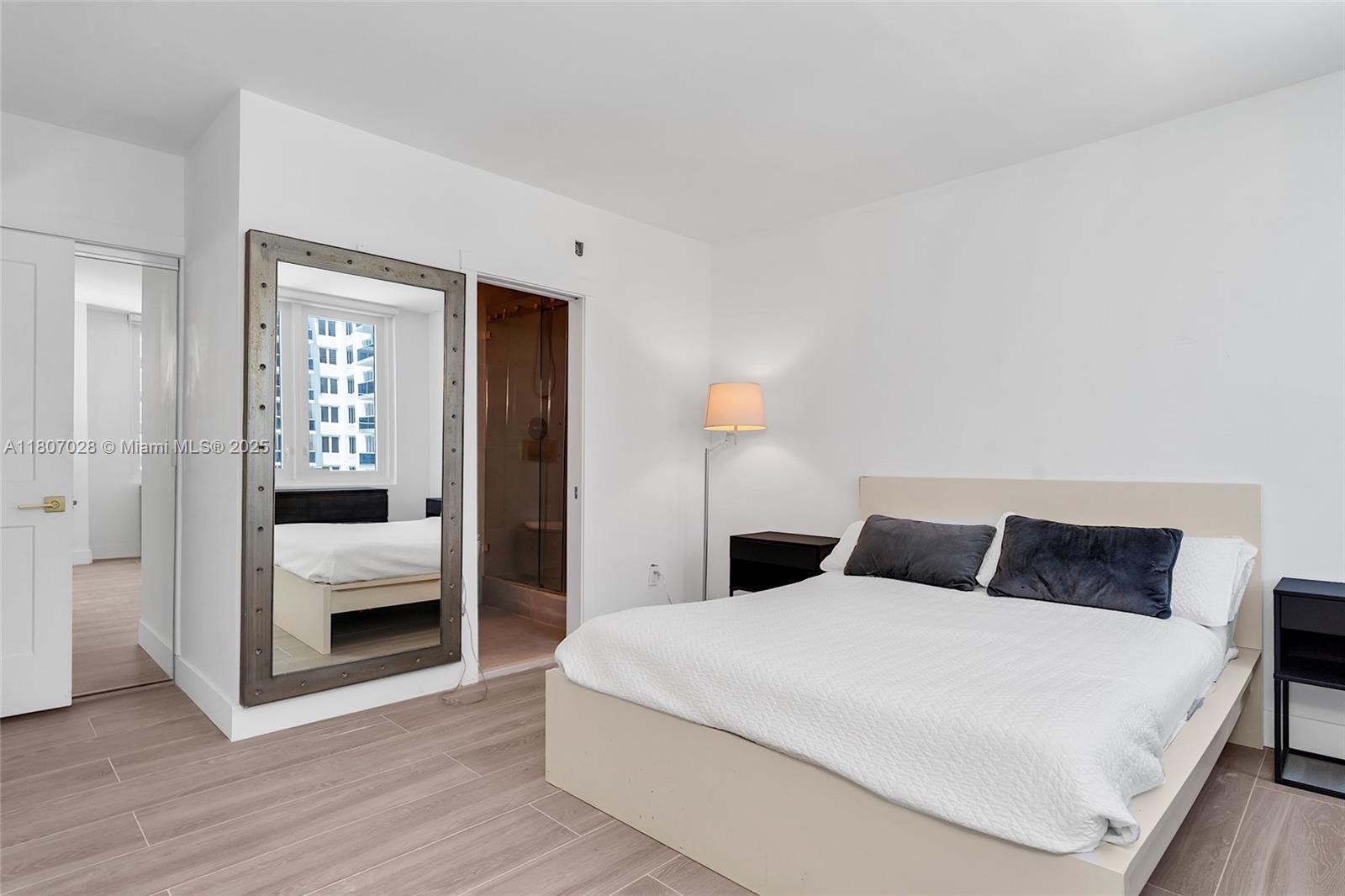 RONEY PALACE CONDO - Residential