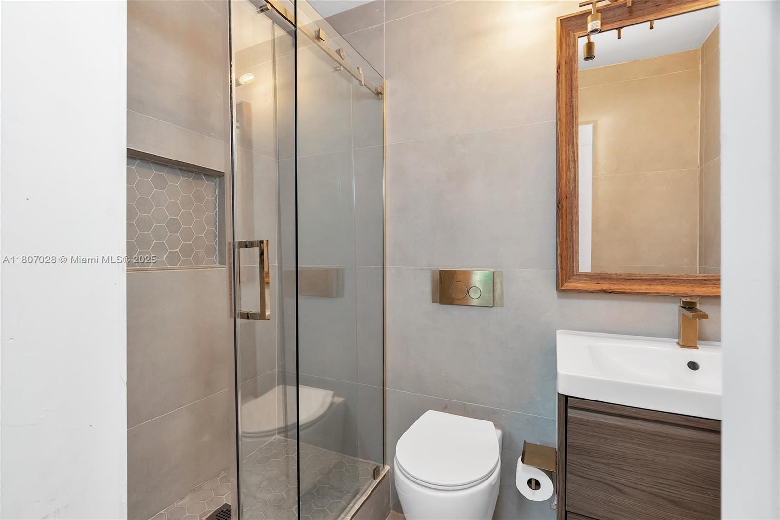 RONEY PALACE CONDO - Residential