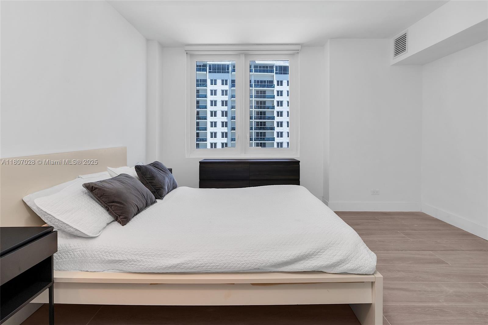 RONEY PALACE CONDO - Residential