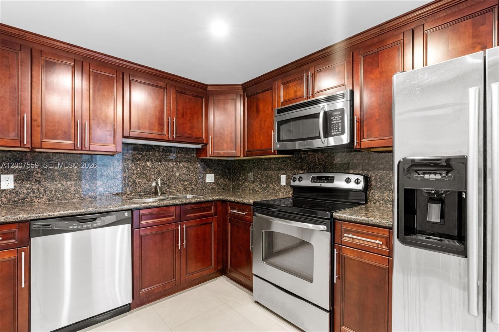 HALLMARK OF HOLLYWOOD CON - Residential