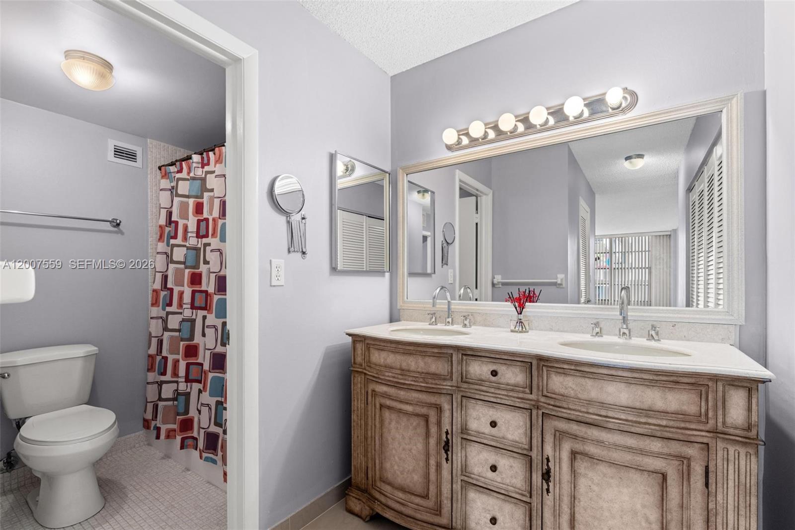 HALLMARK OF HOLLYWOOD CON - Residential