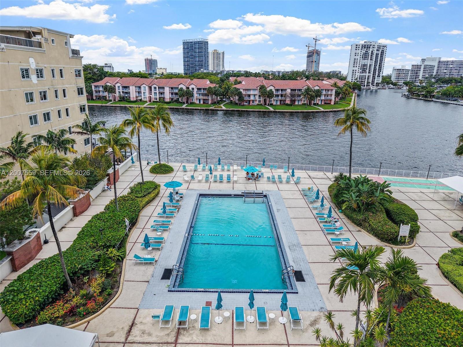 HALLMARK OF HOLLYWOOD CON - Residential