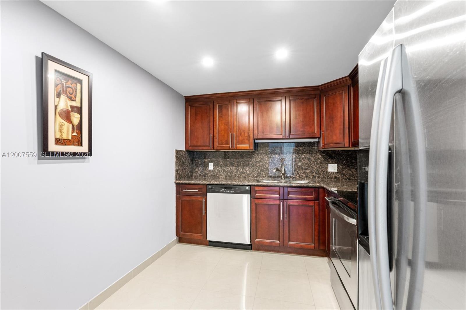 HALLMARK OF HOLLYWOOD CON - Residential