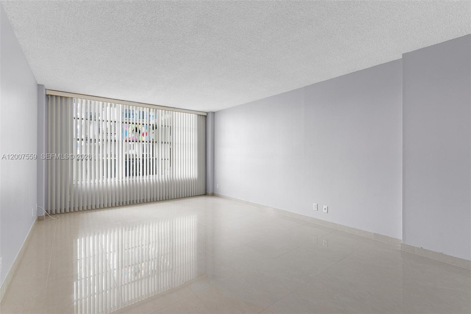 HALLMARK OF HOLLYWOOD CON - Residential