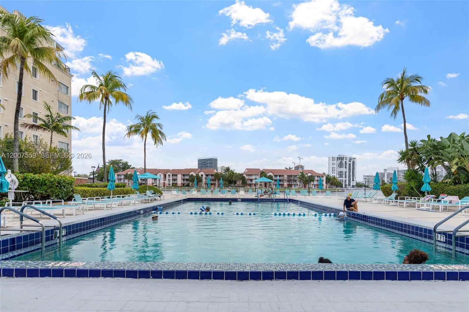 HALLMARK OF HOLLYWOOD CON - Residential